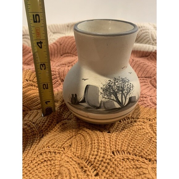 Southwestern Western Desert Cactus Hand painted Pottery Vase Signed Thora - Picture 5 of 6